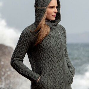 Aran Crafts, Heart Design Hooded Cardigan 100% Merino Wool, NWT, Size M